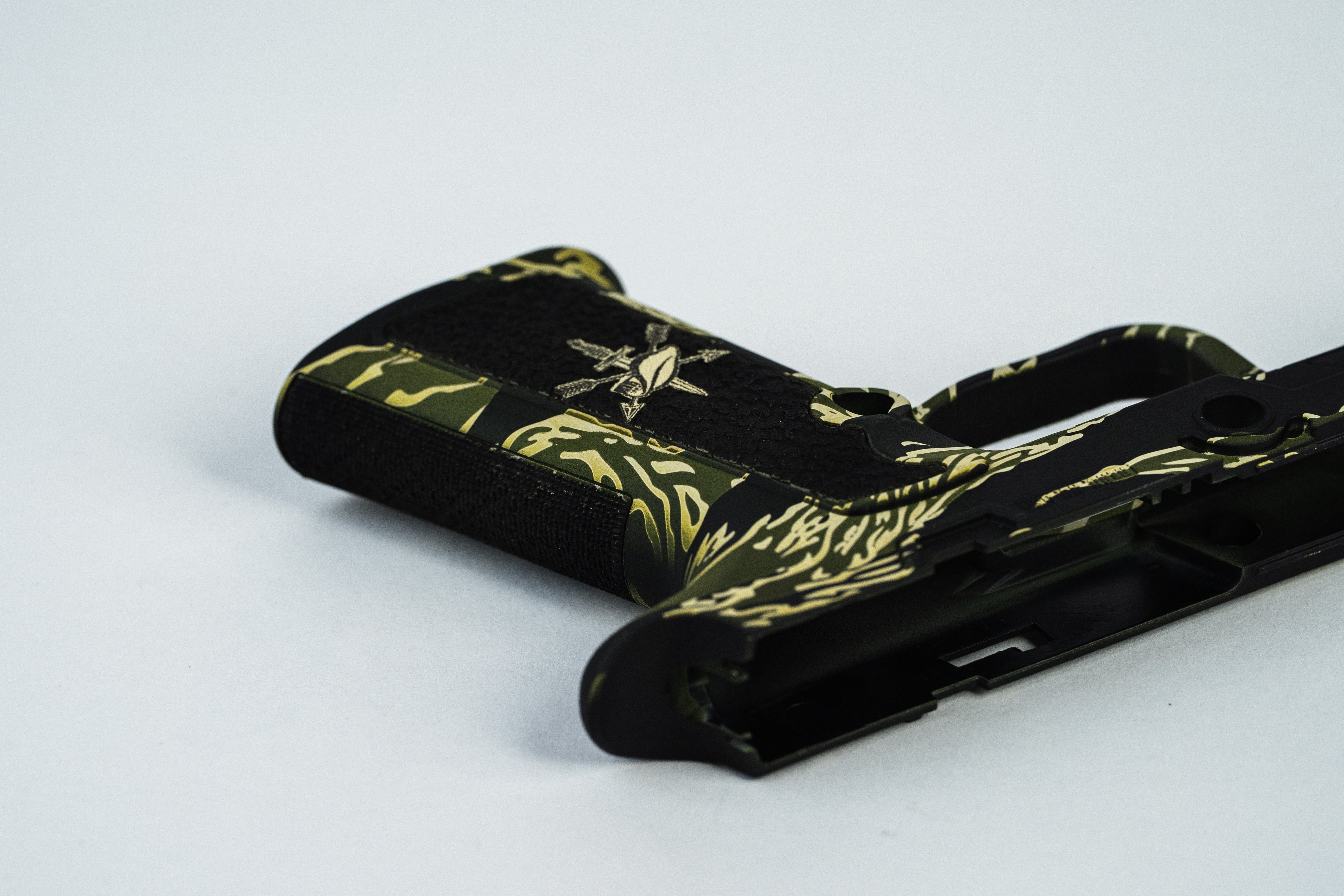 Brouwer LLC Tiger Stripe - Vietnam M1811 Grip Module Limited Edition Green Beret Foundation